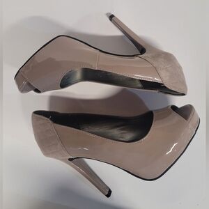Guess Stilettos Heels Open Toe Sandals 8.5 M Beige